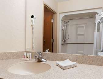 Days & By Wyndham Hotel Winkler